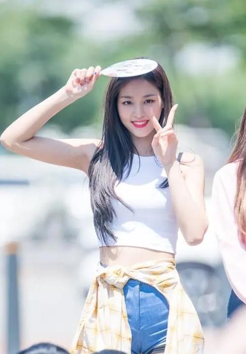 韓國走性感路線的美女，這身材也太好了吧