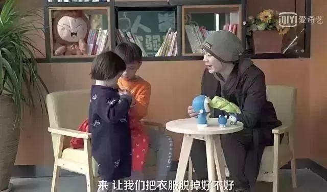 啪啪被孩子撞見(jiàn)，并問(wèn)你們?cè)诟陕?，這個(gè)媽媽的回答讓無(wú)數(shù)父母點(diǎn)贊