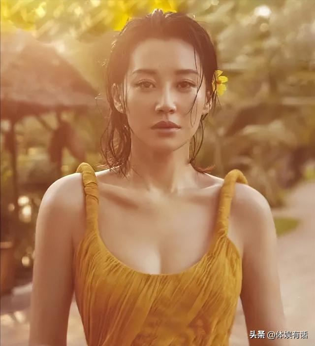 許晴的臀、舒淇的唇、李小冉的胸，這些中年女星性感起來能迷死人