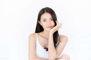 愛上謊言的女人(故事：那年，我愛上了37歲的女人，結(jié)局是幸福的)