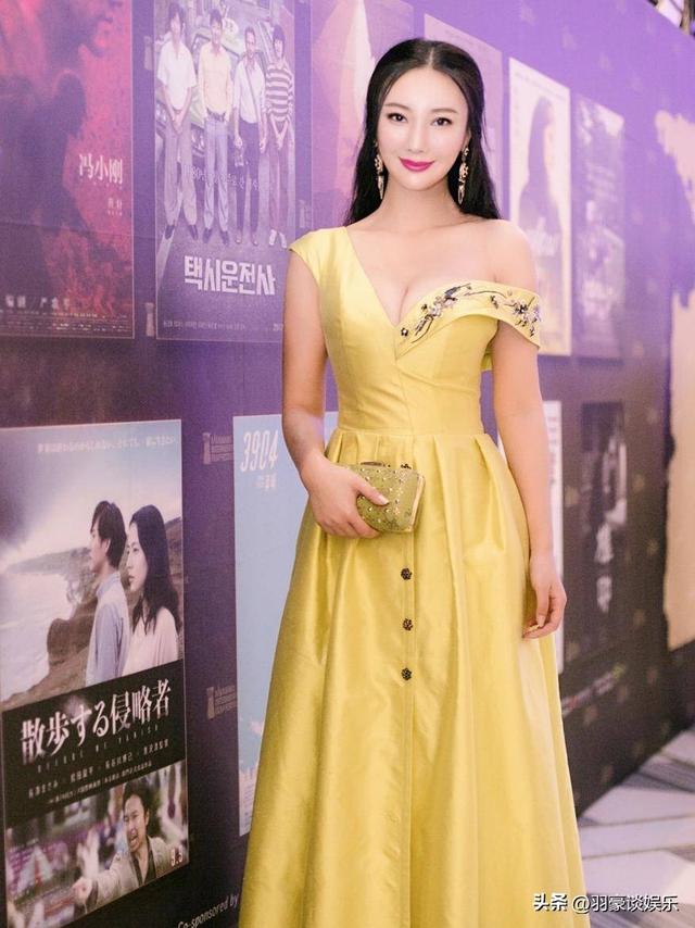 九位身材豐滿、凹凸有致、性感動人的女星，個個都是女神