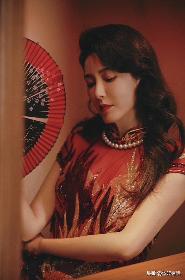 許晴的臀、舒淇的唇、李小冉的胸，這些中年女星性感起來能迷死人