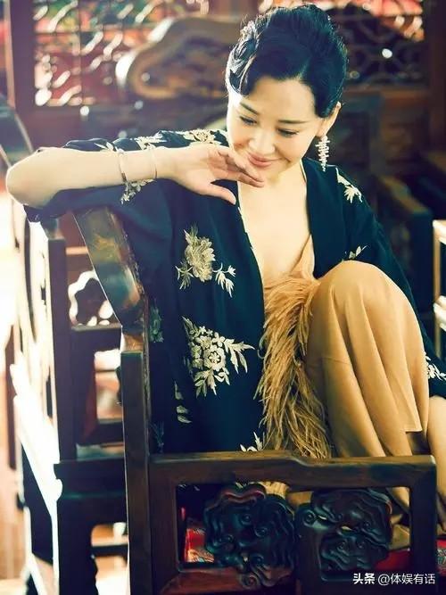 許晴的臀、舒淇的唇、李小冉的胸，這些中年女星性感起來能迷死人