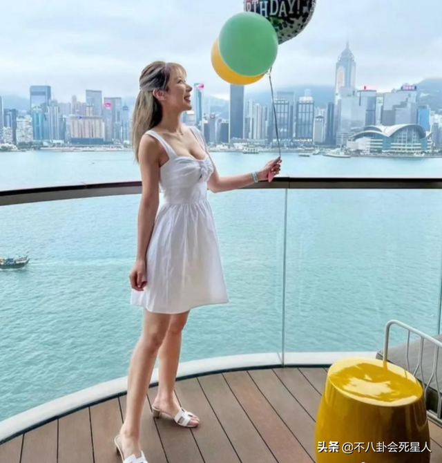 9位港星泳裝比美，溫碧霞李嘉欣火辣比基尼，容祖兒“出水芙蓉”