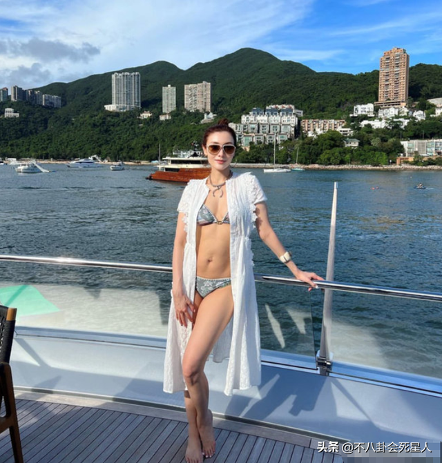 9位港星泳裝比美，溫碧霞李嘉欣火辣比基尼，容祖兒“出水芙蓉”