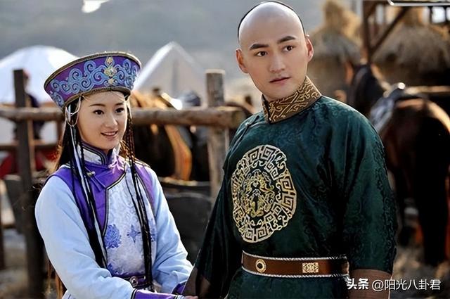 娛樂圈最尷尬的男女撞臉，連細(xì)微表情都如出一轍，愛你就像愛自己