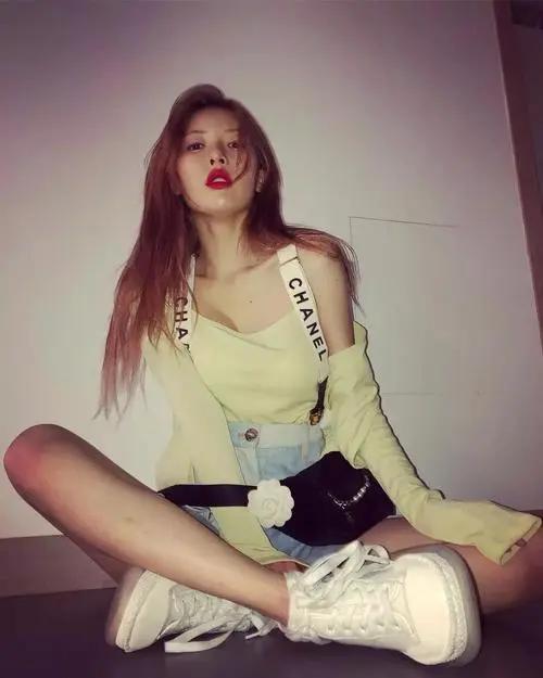 韓國走性感路線的美女，這身材也太好了吧