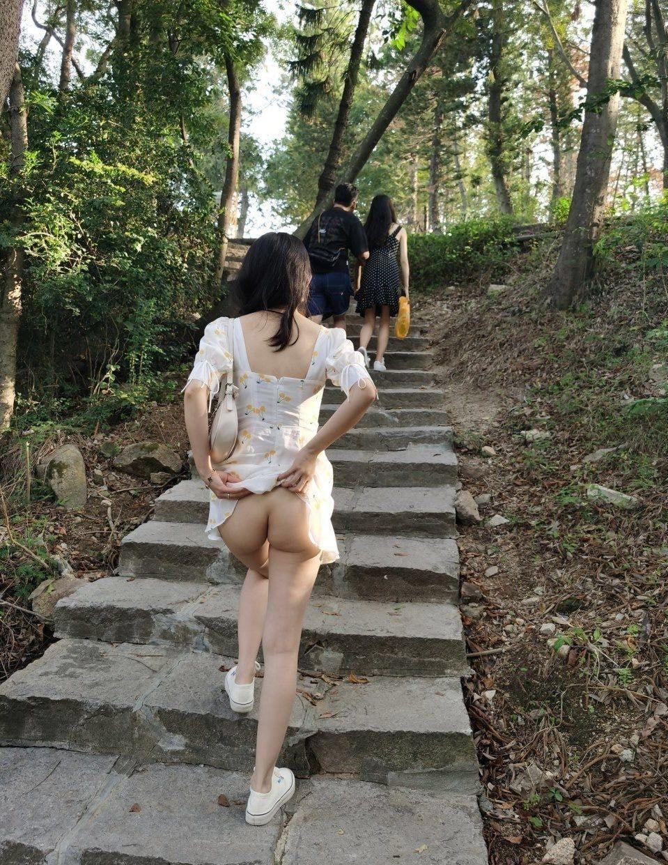 陌上柔桑破嫩芽，春在溪頭薺菜花