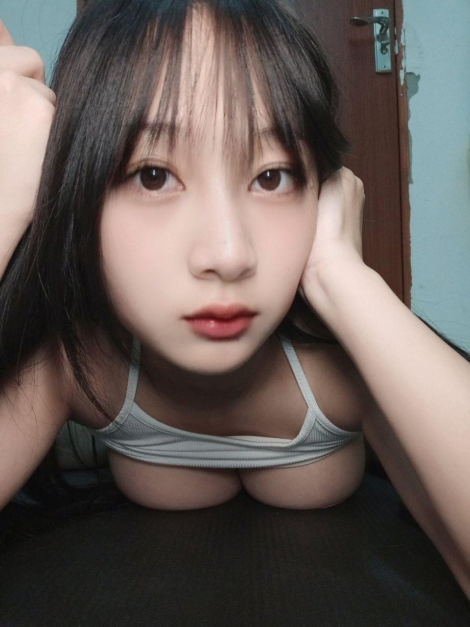 陌上柔桑破嫩芽，春在溪頭薺菜花