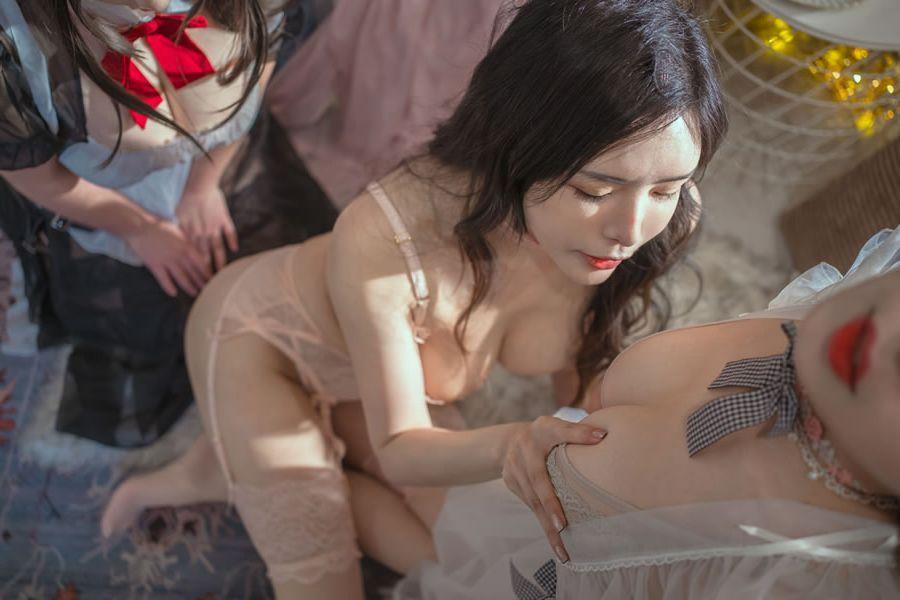 陌上柔桑破嫩芽，春在溪頭薺菜花