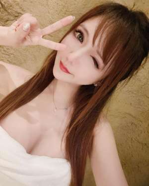 長發(fā)甜心蔡粉粉胸前雪柔美乳騷撩得人身心酥麻癢