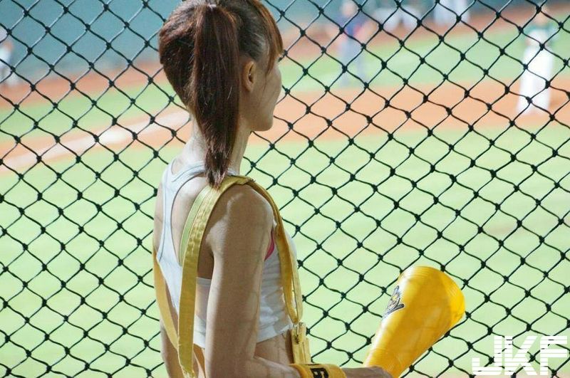 棒球場(chǎng)上的啦啦隊(duì)正妹尤咪Yumi