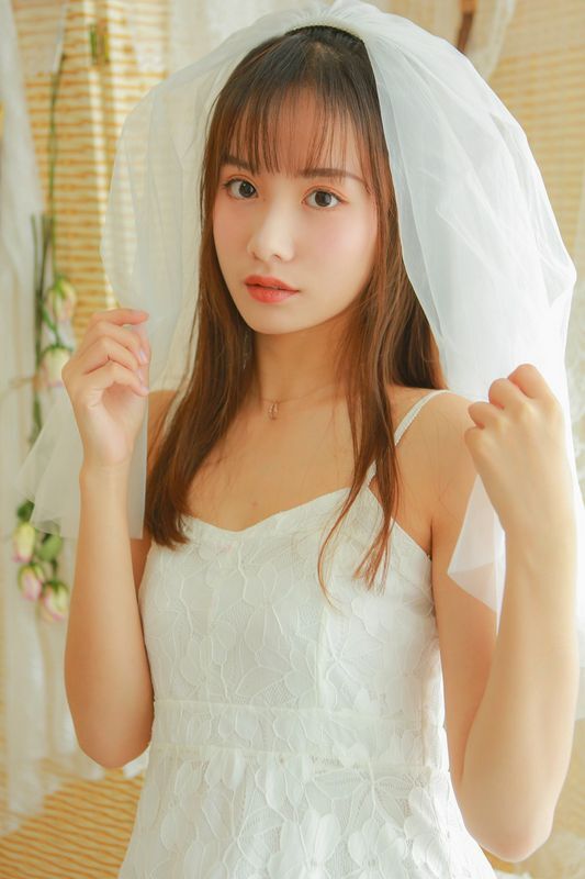 婚紗美女蕾絲吊帶性感寫(xiě)真圖片