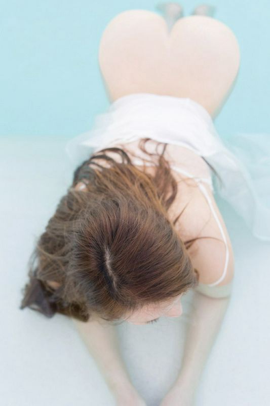 【圖文】推到美女醫(yī)生，她的巨乳護士妹妹在偷窺，繼續(xù)推到隨便玩?zhèn)€姐妹雙飛