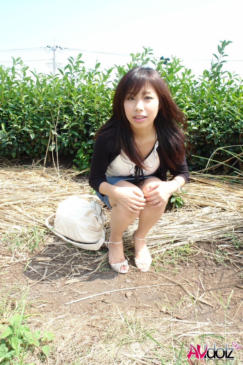 村里有個姑娘在扒逼