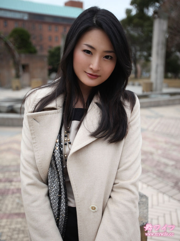 漂亮！雖然不是很年輕，但充滿了女人味道，像熟透了的蜜桃一般誘人