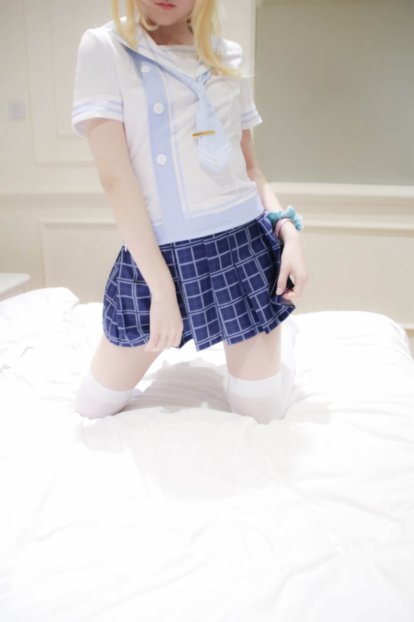 校服jk的誘惑穿個(gè)丁字褲就更棒了