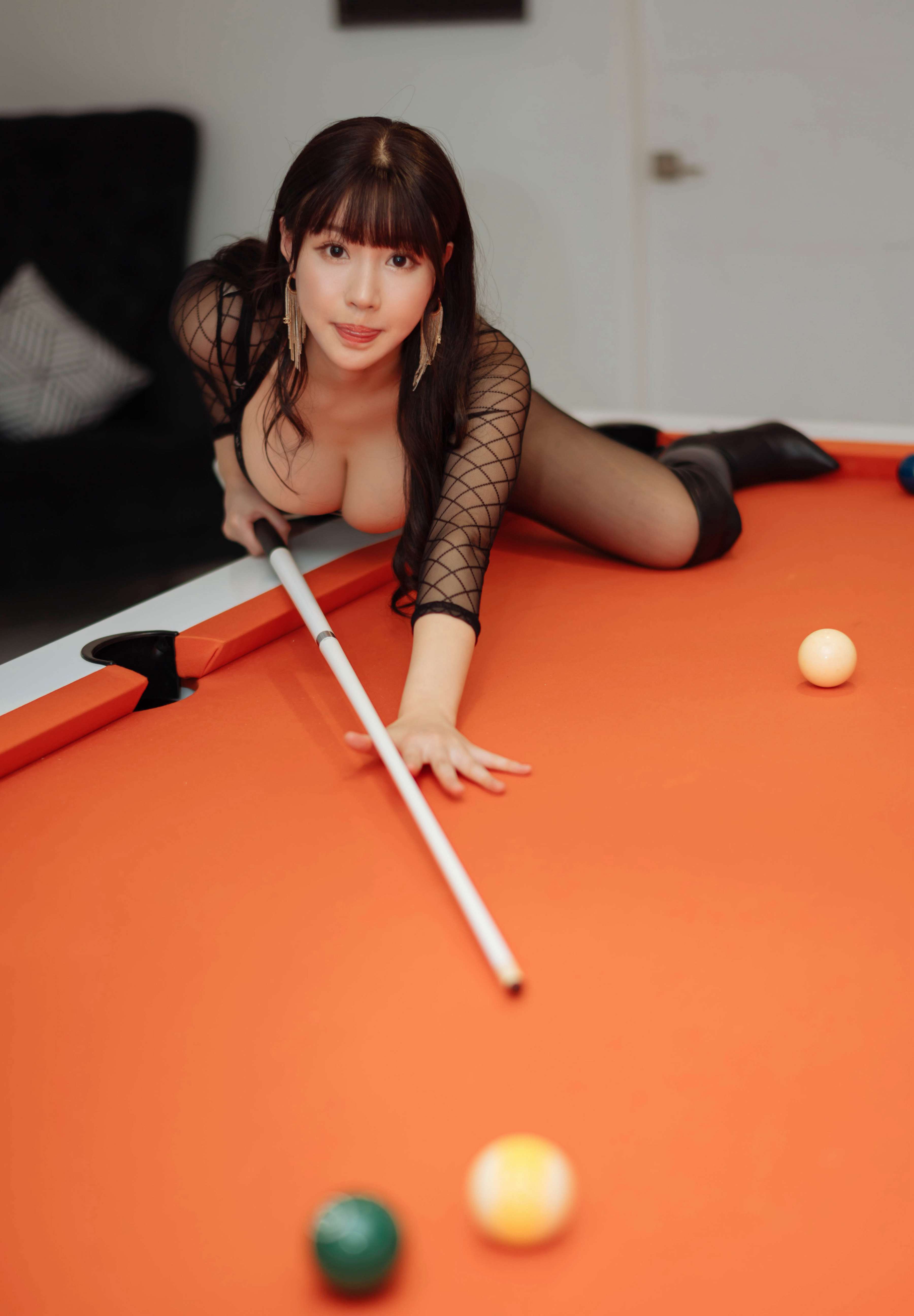 奪命肉欲妹子性感包臀裙擋不住的豐滿(mǎn)