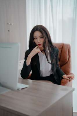 軒蕭學(xué)姐 女社長