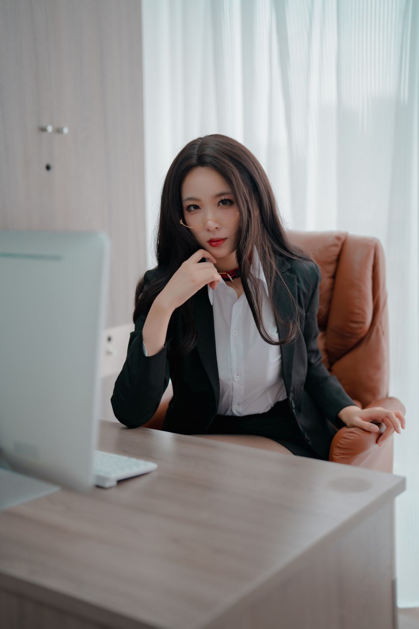 軒蕭學(xué)姐 女社長