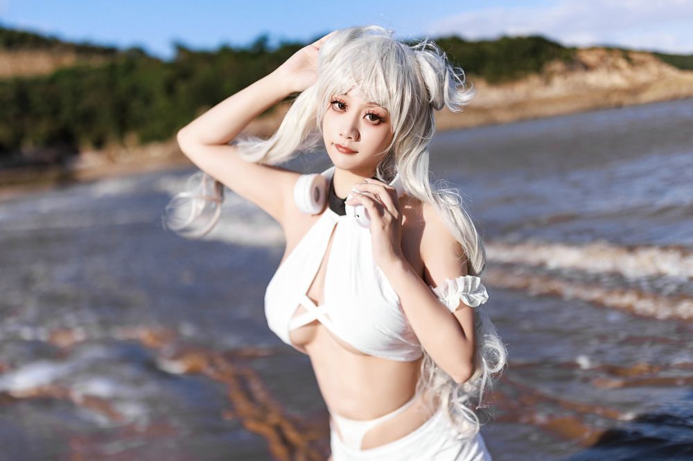 海邊嬌嫩白皙小美妞