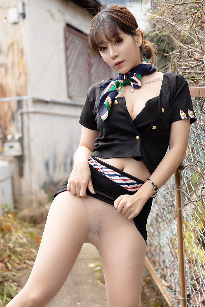 美麗尤物王雨純空姐制服美乳白嫩吸睛