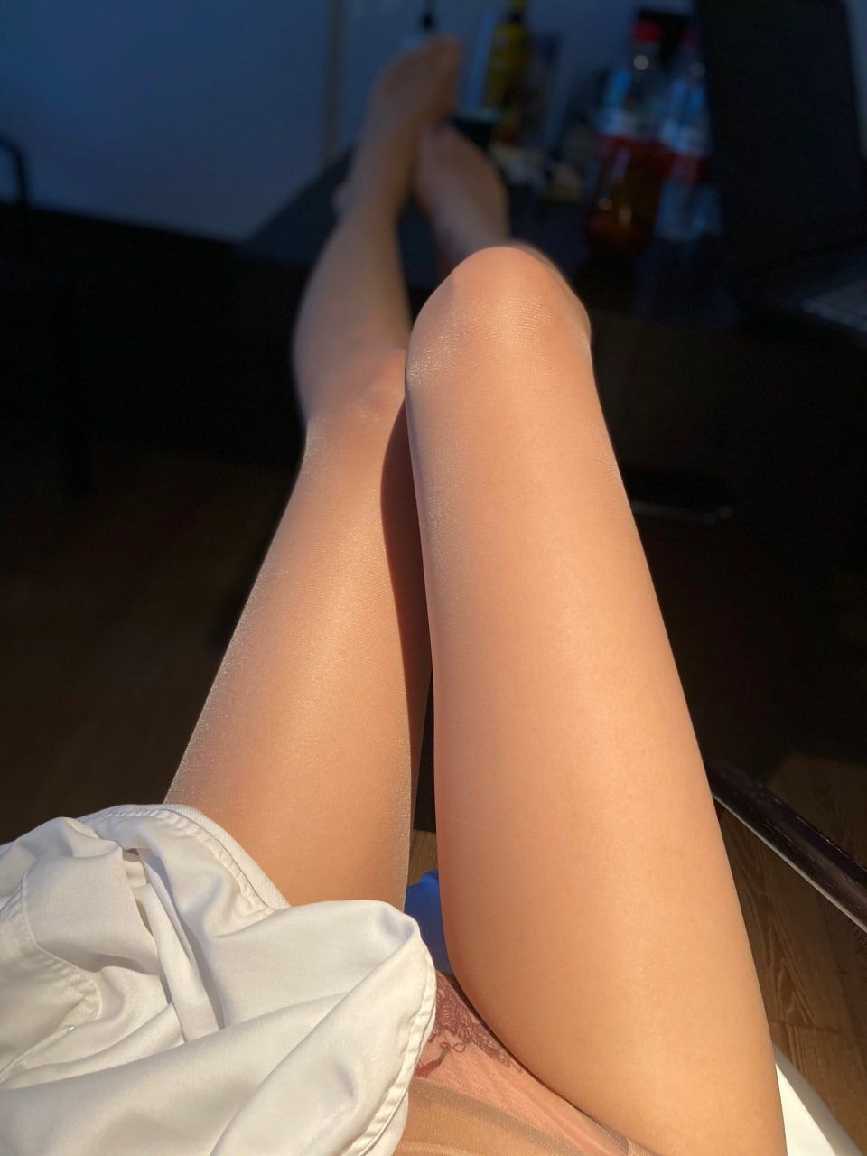 古來圣賢皆寂寞，唯有絲襪留其名