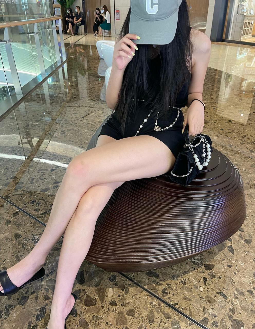 古來圣賢皆寂寞，唯有絲襪留其名