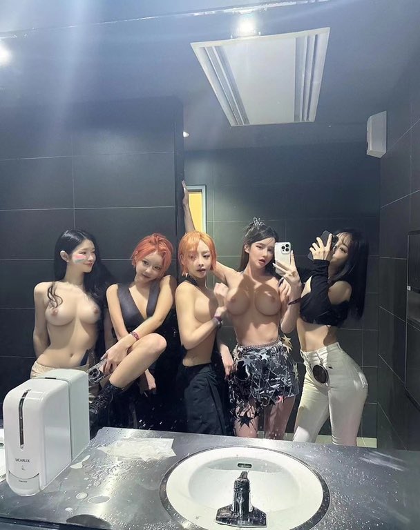 巧笑倩兮，美目盼兮