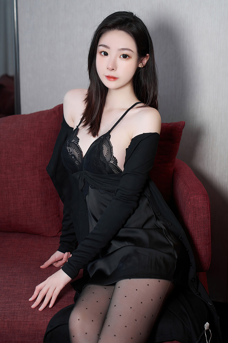 模特小逗逗原色絲襪美腿真是非常養(yǎng)眼