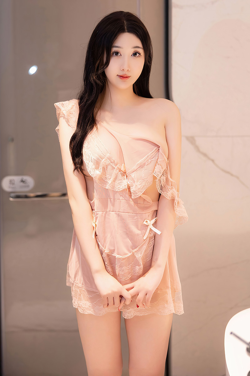 養(yǎng)眼模特江真真極致美腿性感動(dòng)人