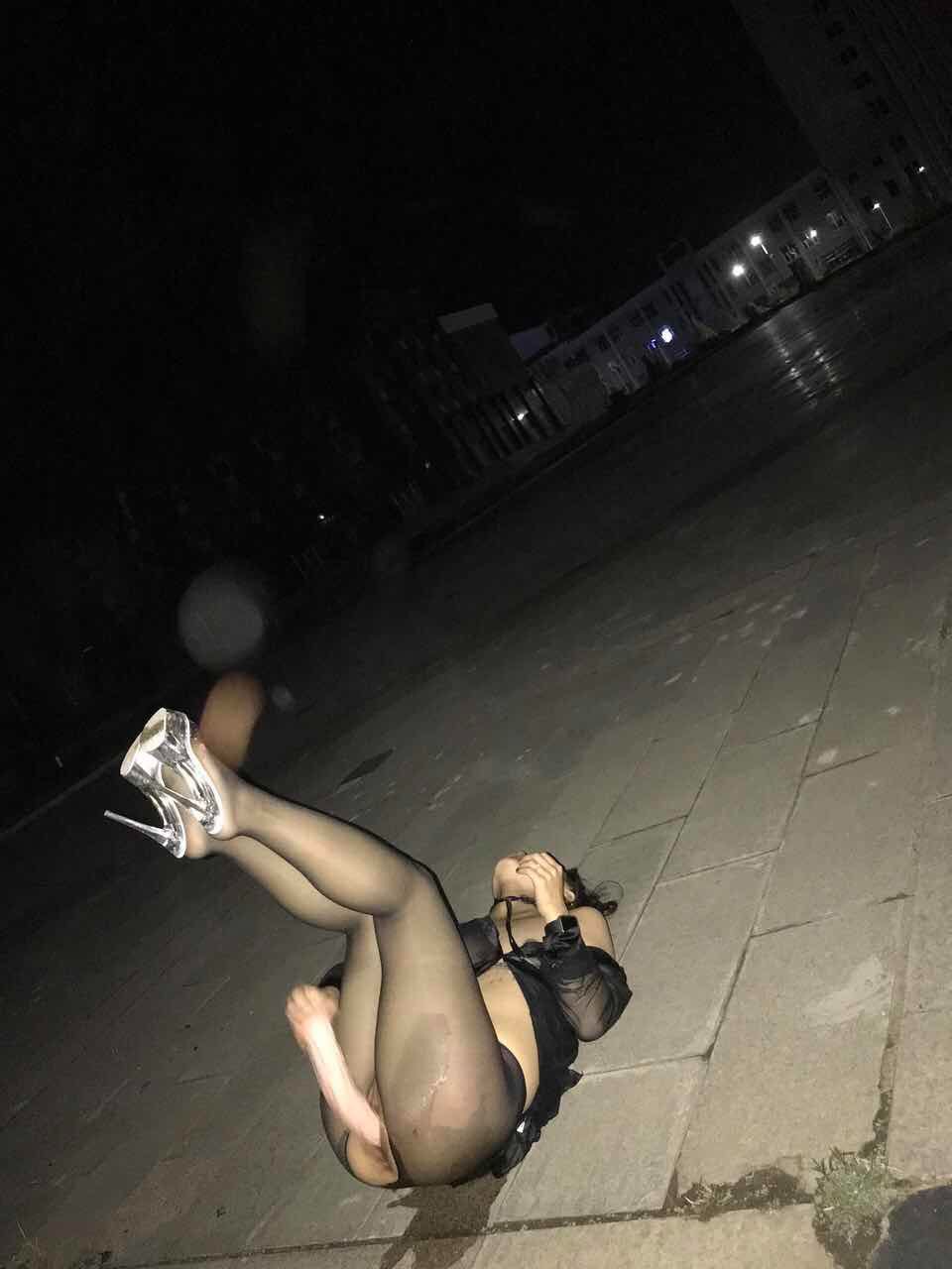 國產(chǎn)崛起之越來越多的妹子愛上了野外漏出