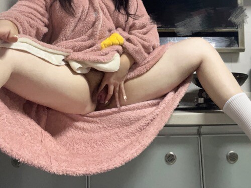 南國(guó)有佳人，容華若桃李