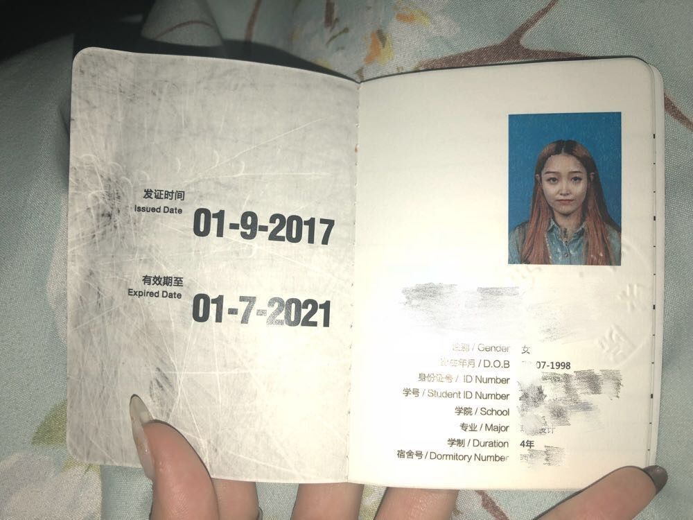 98年如假包換學(xué)生妹，露臉自拍