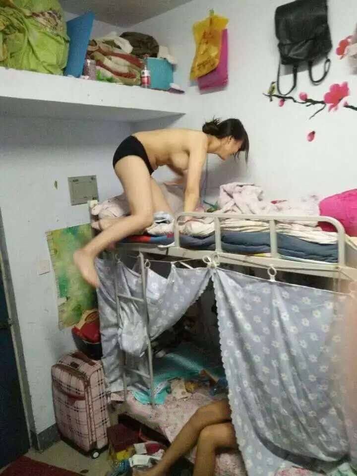 98年如假包換學(xué)生妹，露臉自拍