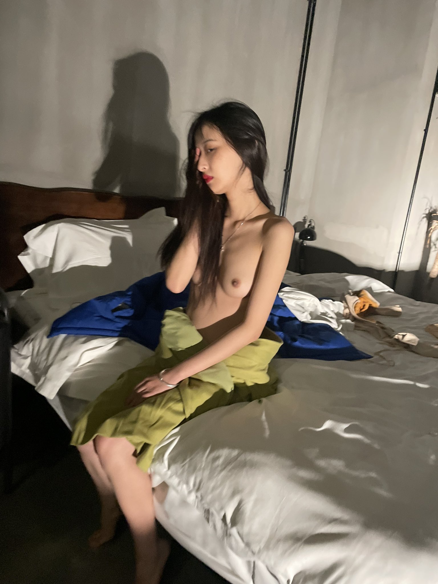[小母狗] 深夜福利—— 眾里嫣然通一顧,人間顏色如塵土