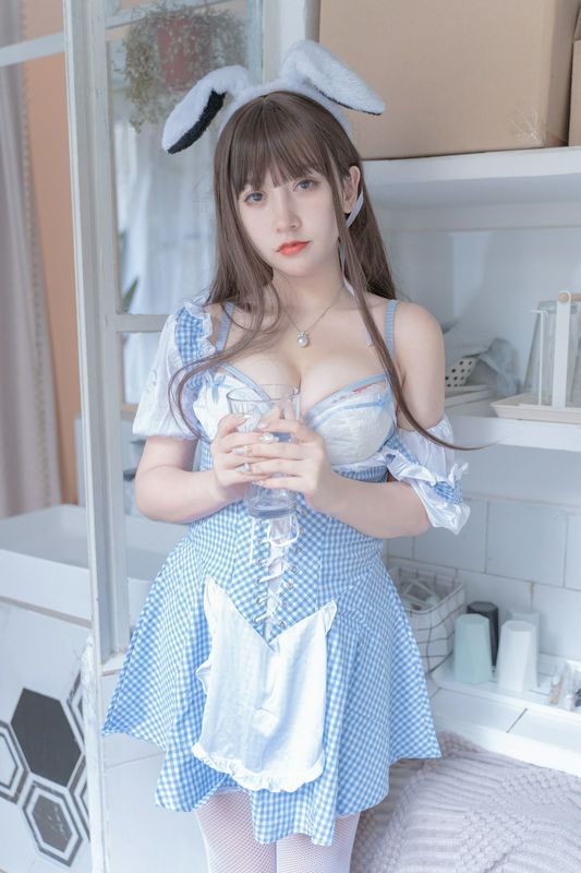 斗魚米缐缐sama藍(lán)白女傭