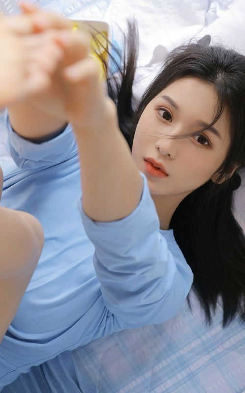 惹火美女模特撩人長(zhǎng)腿性感寫(xiě)真