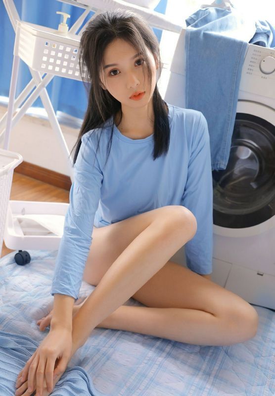 惹火美女模特撩人長(zhǎng)腿性感寫(xiě)真