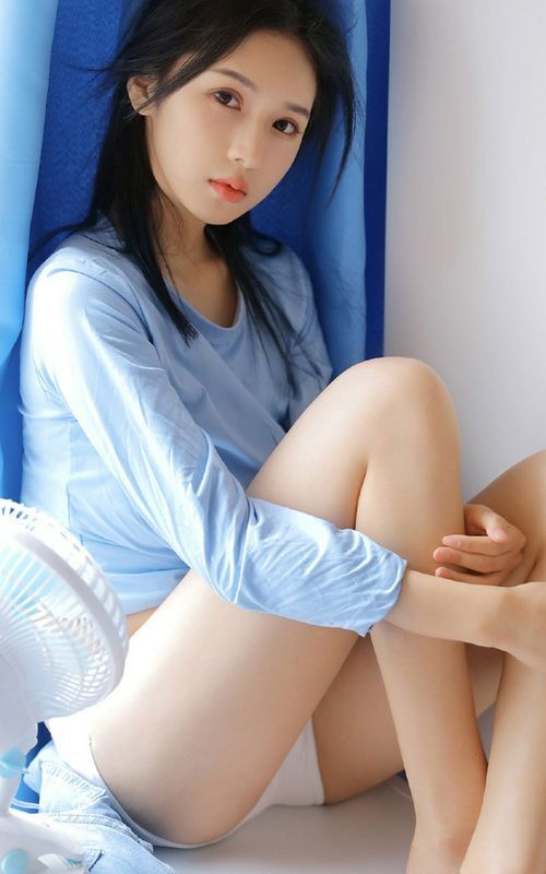 惹火美女模特撩人長(zhǎng)腿性感寫(xiě)真