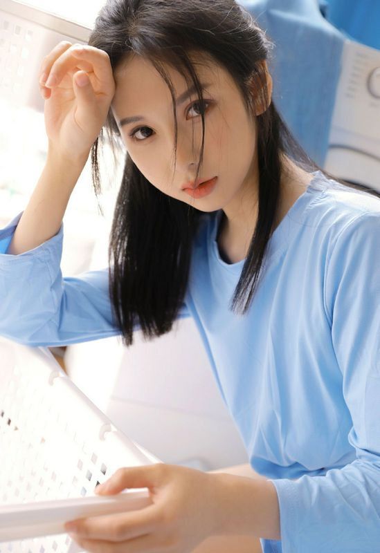 惹火美女模特撩人長(zhǎng)腿性感寫(xiě)真