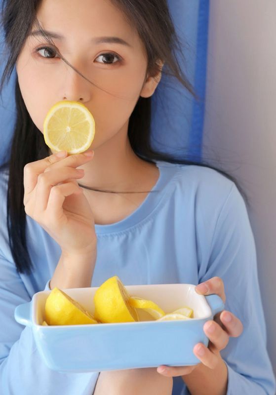 惹火美女模特撩人長(zhǎng)腿性感寫(xiě)真