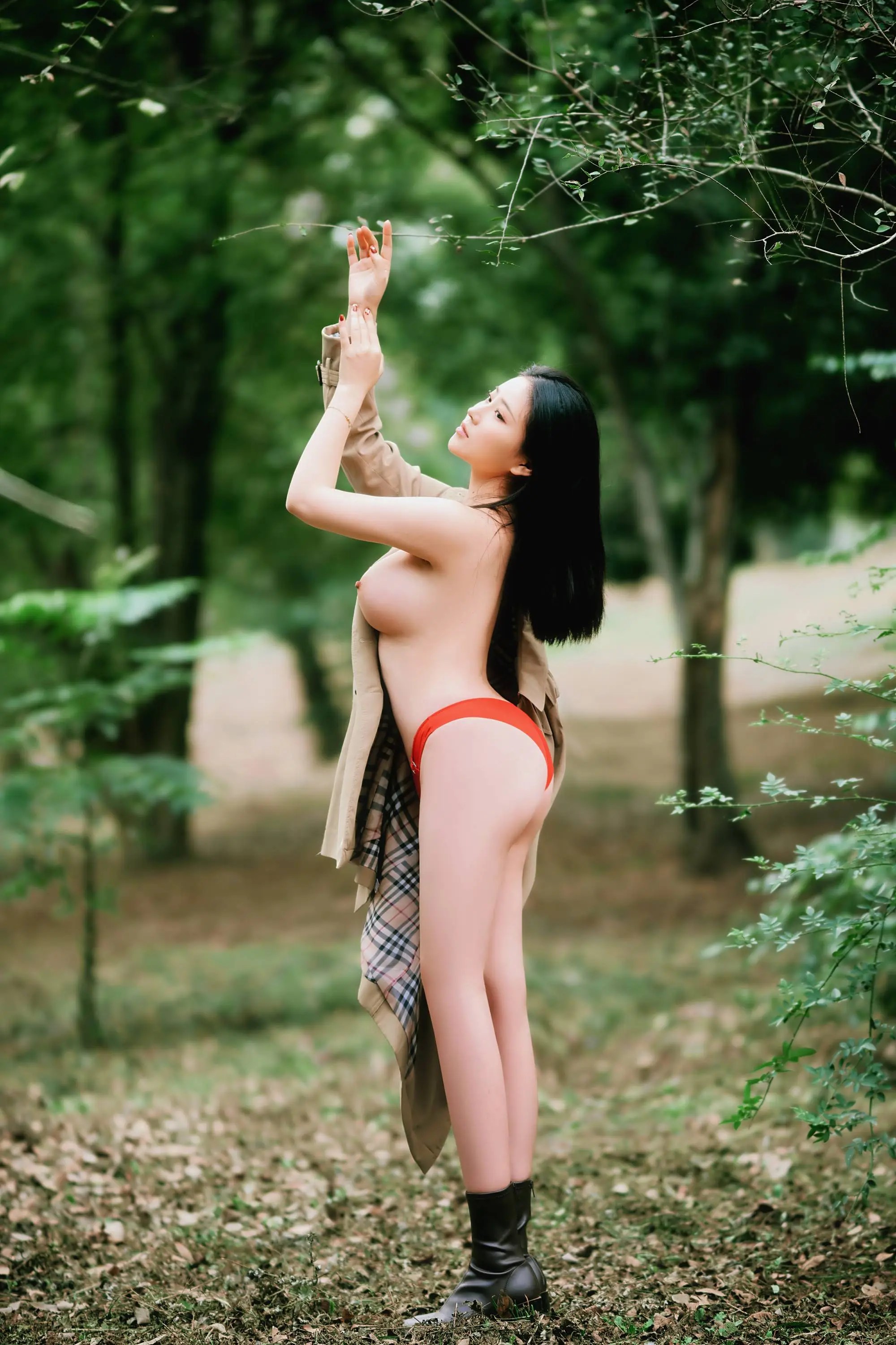 小樹林里風(fēng)景好