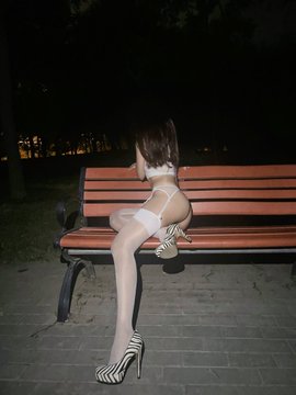 騷妻油亮的絲襪 2
