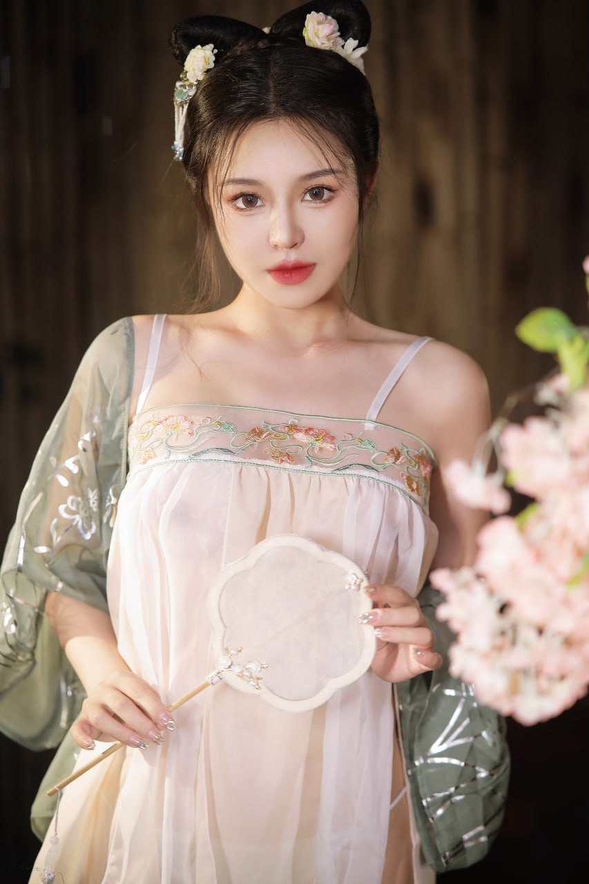 橫看成嶺側(cè)成峰 美乳分享 第三彈