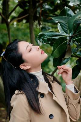 小樹林里風(fēng)景好