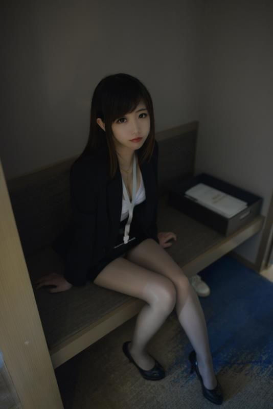 愛(ài)的絲足美腿 20231106