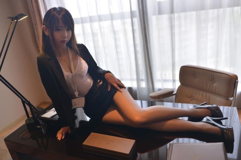 愛(ài)的絲足美腿 20231106
