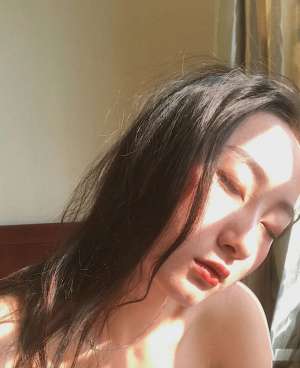 自己手機(jī)中保存至今的真實(shí)照片