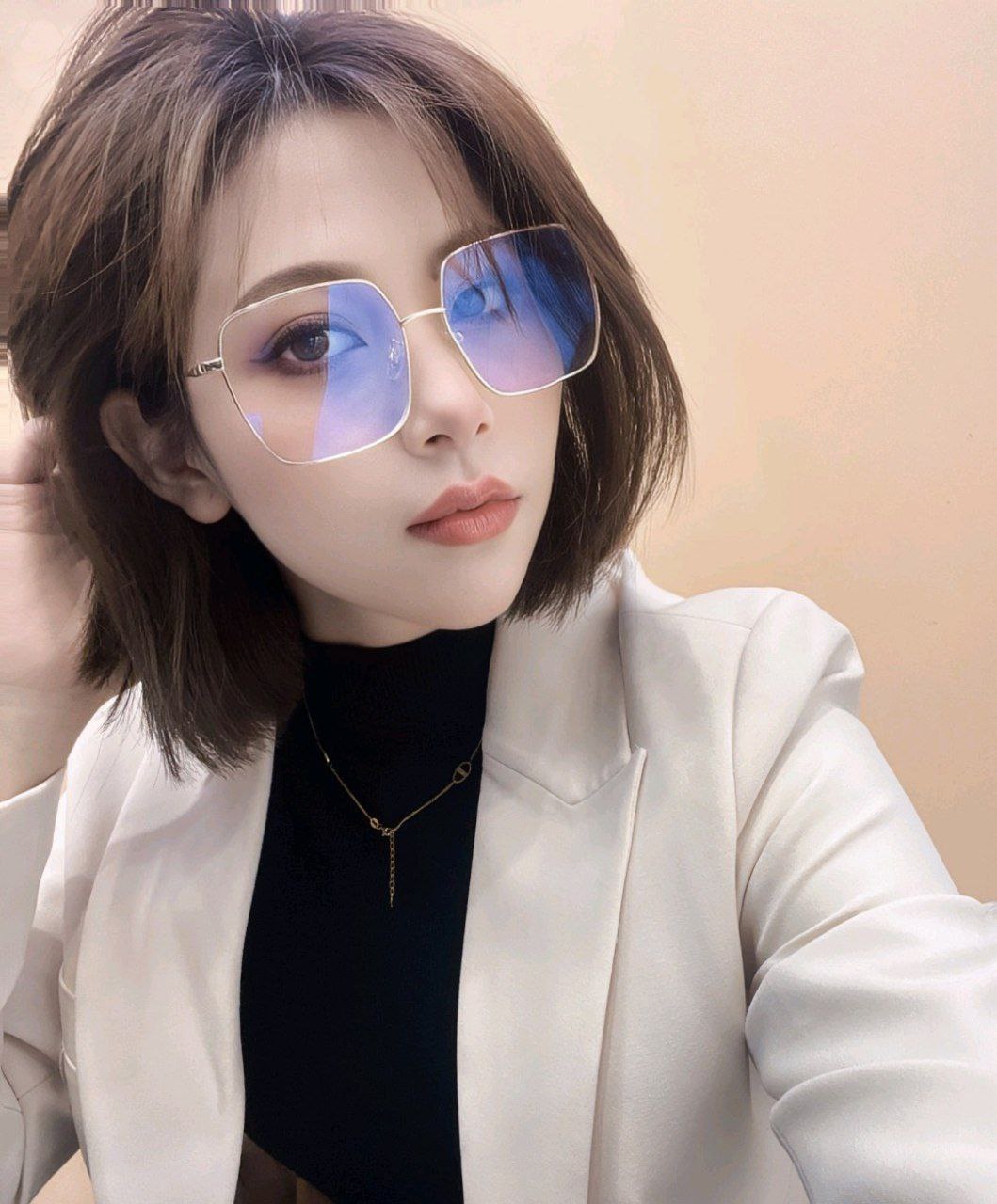 不怕反差婊有文化，就怕反差婊戴眼鏡[118P]